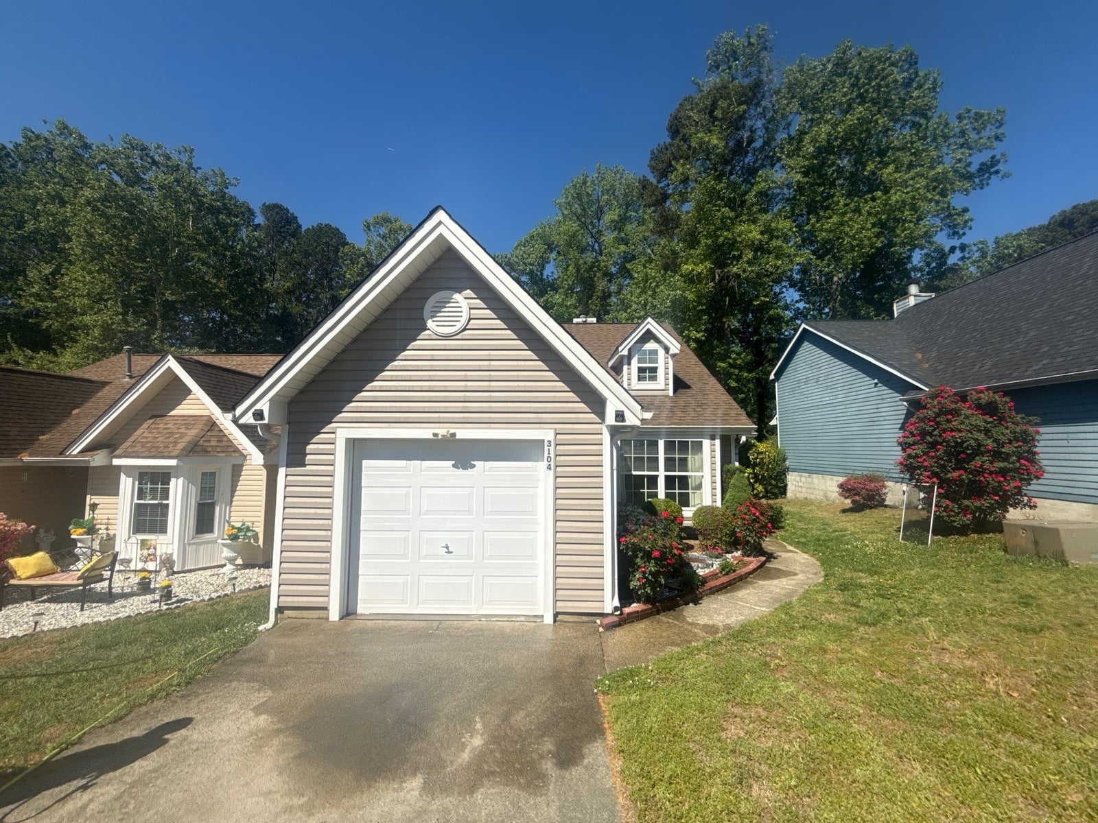 House washing and exterior window cleaning with screen service