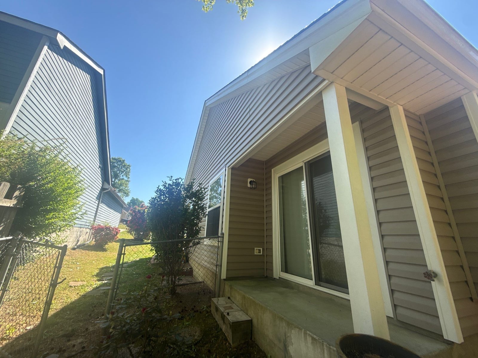 House washing and exterior window cleaning with screen service