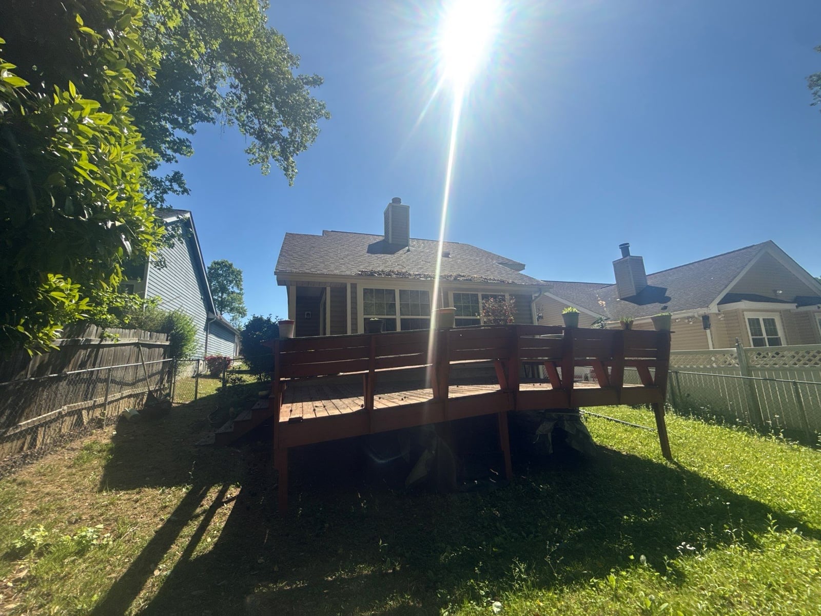 House washing and exterior window cleaning with screen service
