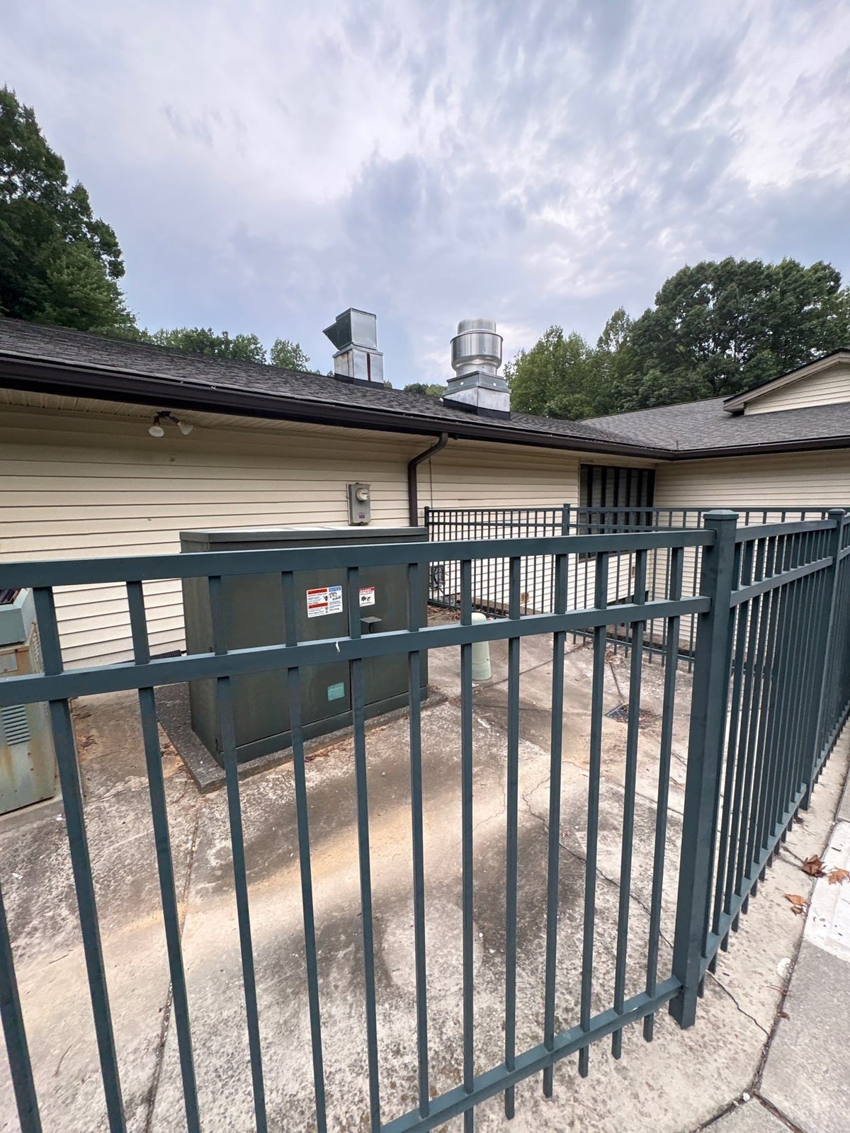 Exterior building washing and cleaning of siding and entryway
