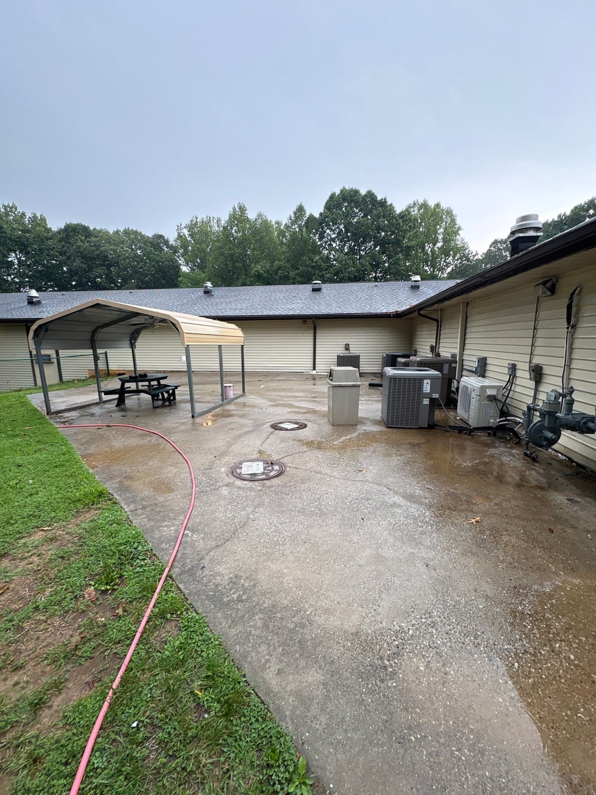 Exterior building washing and cleaning of siding and entryway