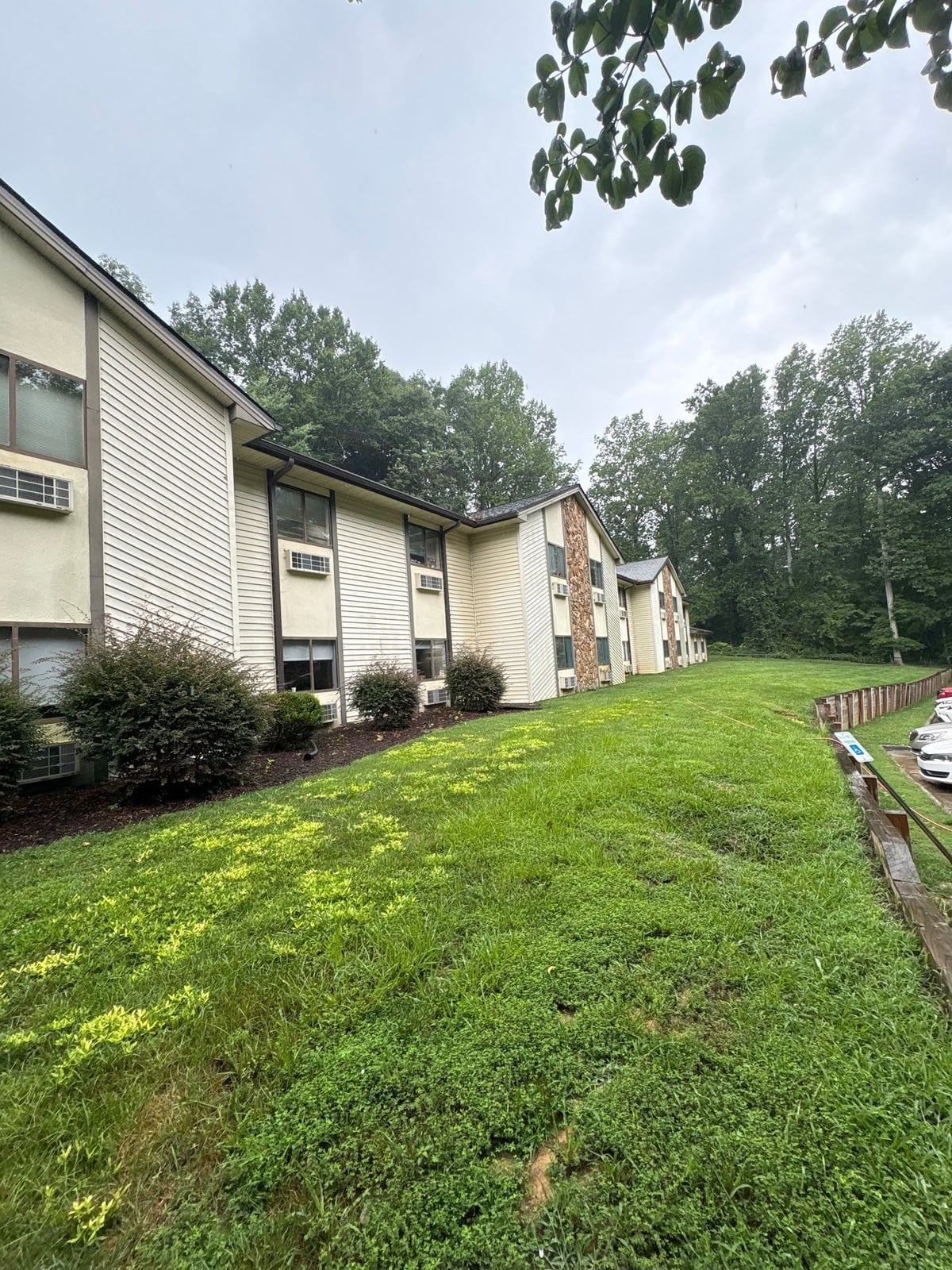 Exterior building washing and cleaning of siding and entryway