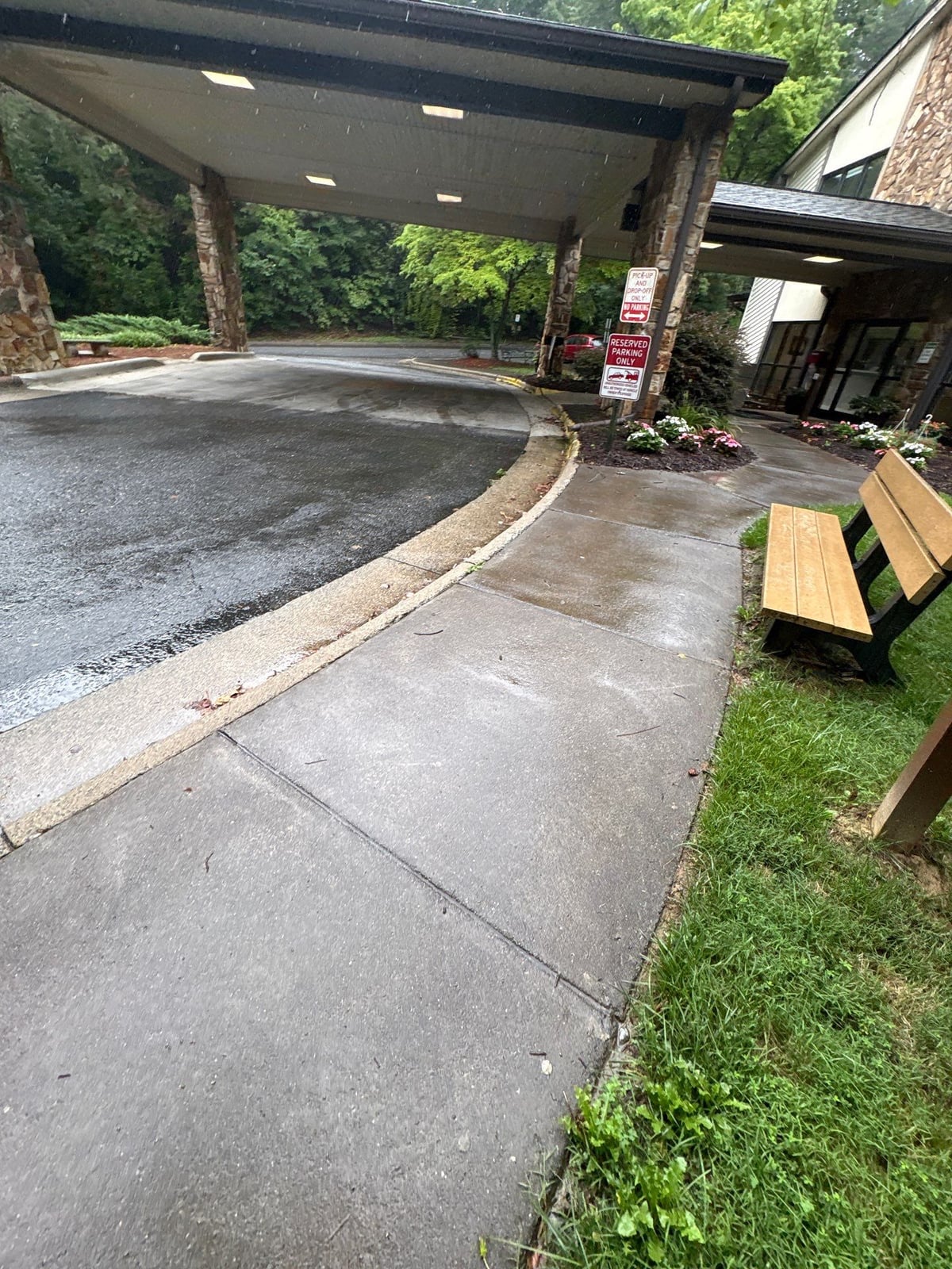 Exterior building washing and cleaning of siding and entryway