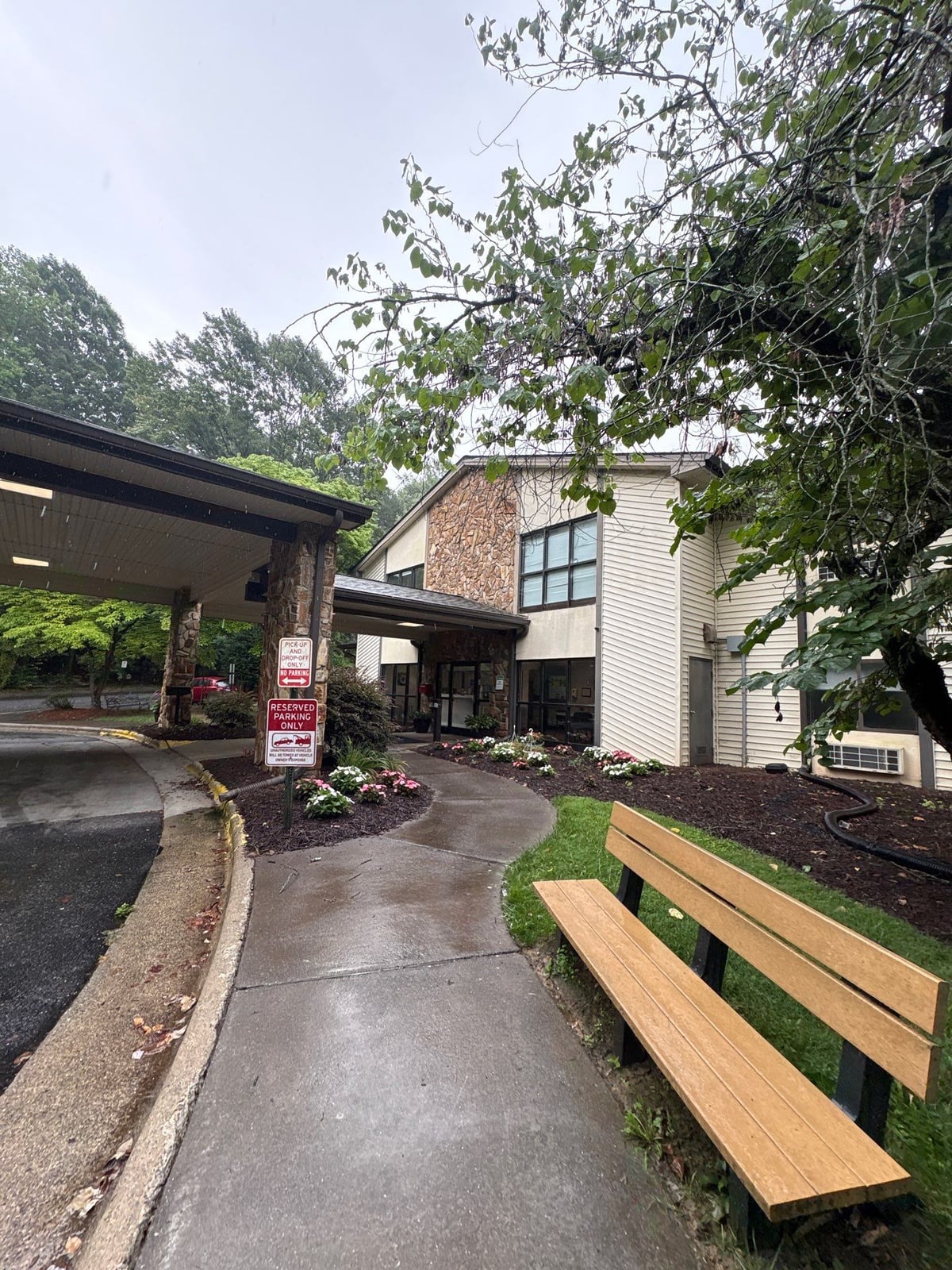 Exterior building washing and cleaning of siding and entryway