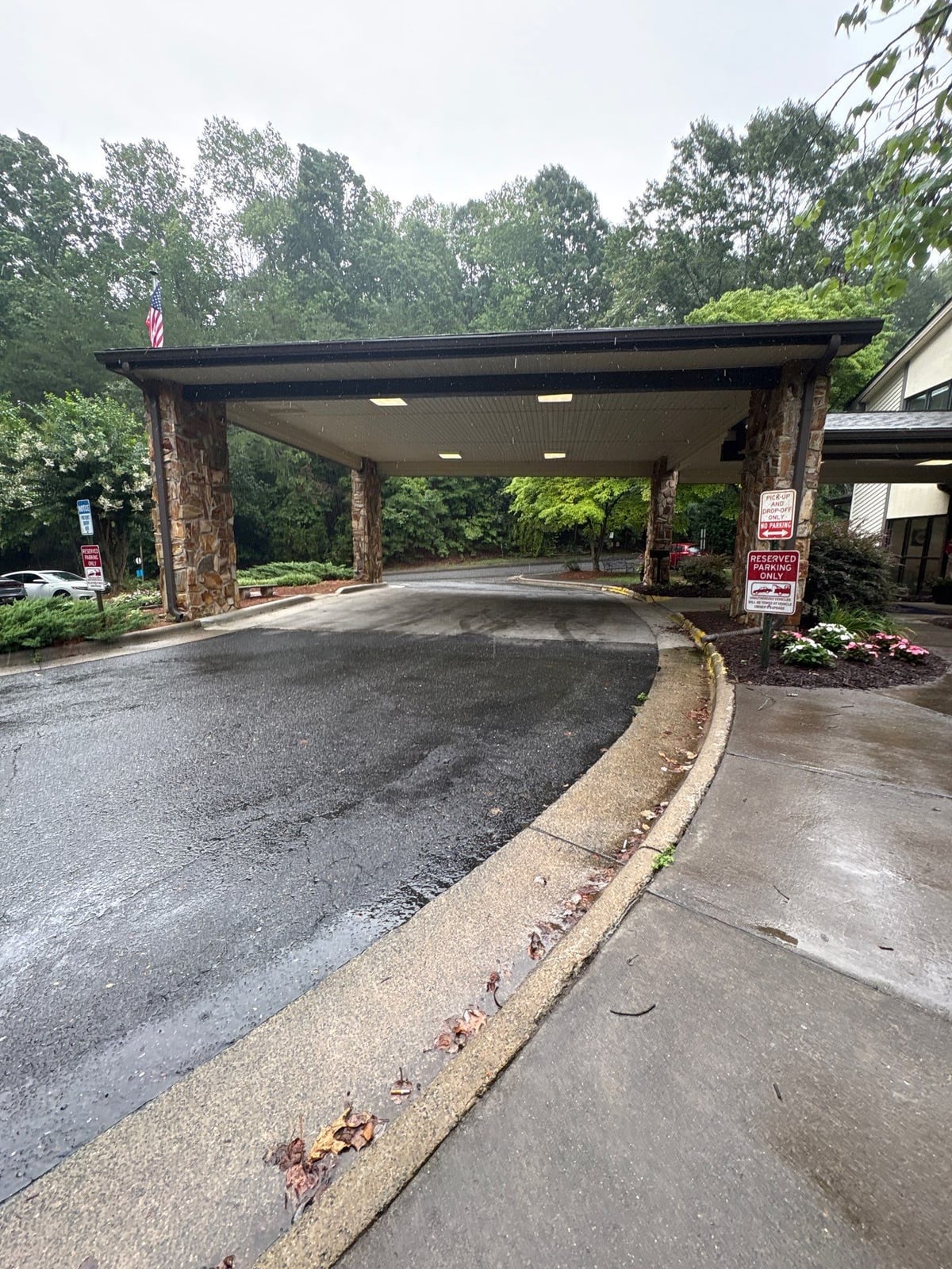 Exterior building washing and cleaning of siding and entryway