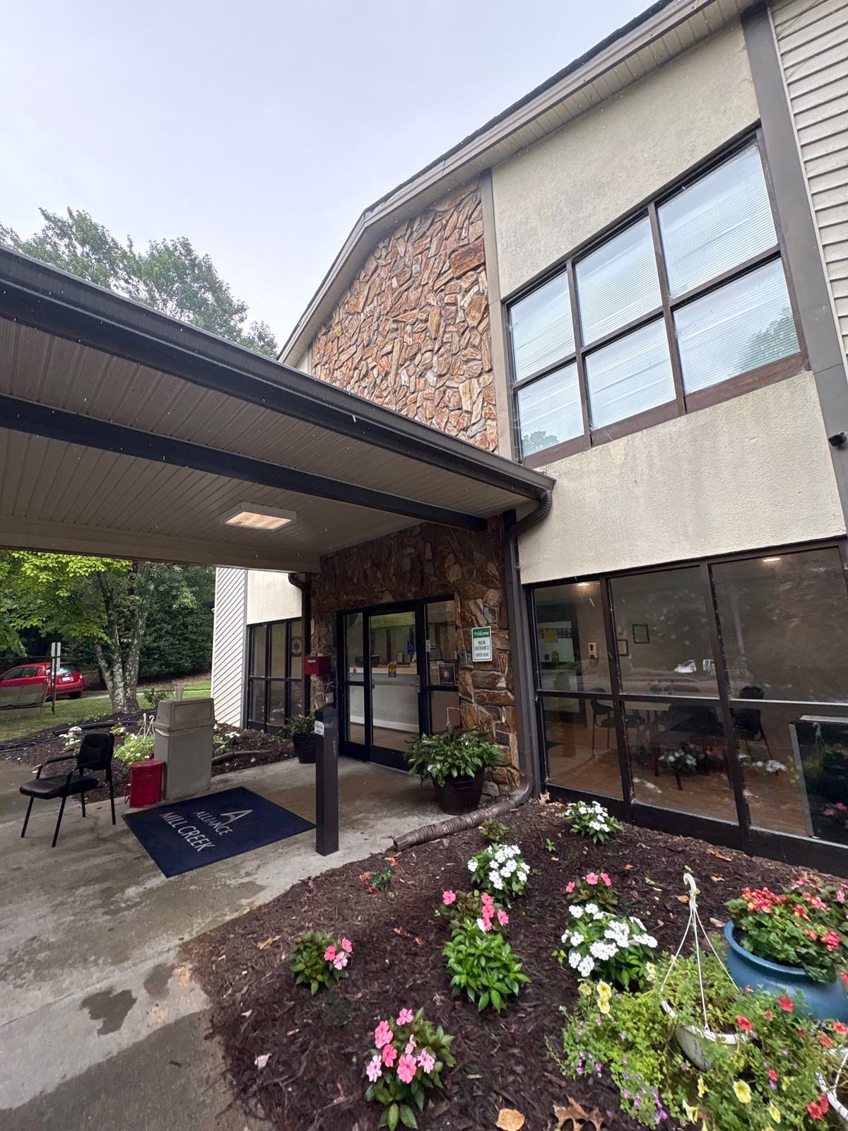 Exterior building washing and cleaning of siding and entryway
