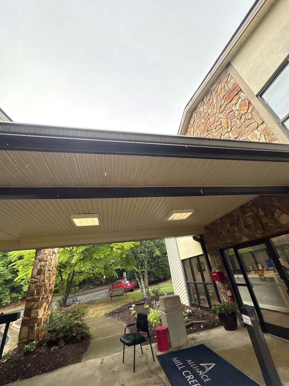 Exterior building washing and cleaning of siding and entryway
