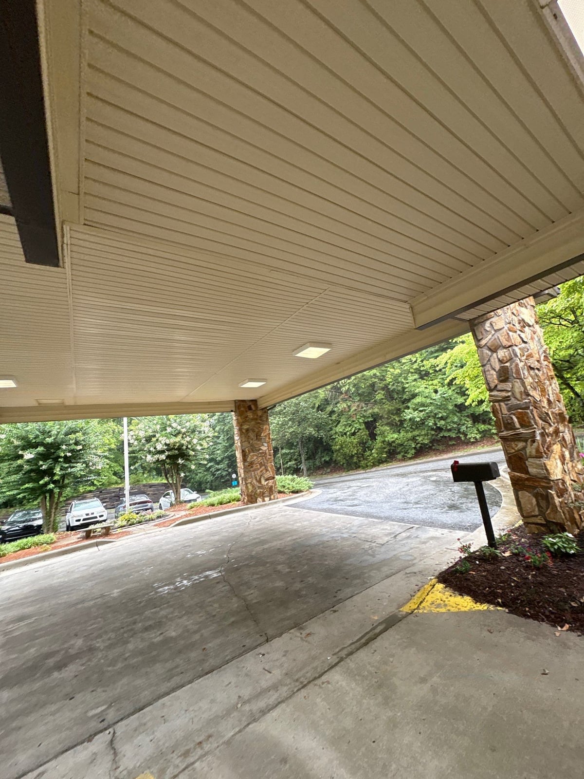 Exterior building washing and cleaning of siding and entryway
