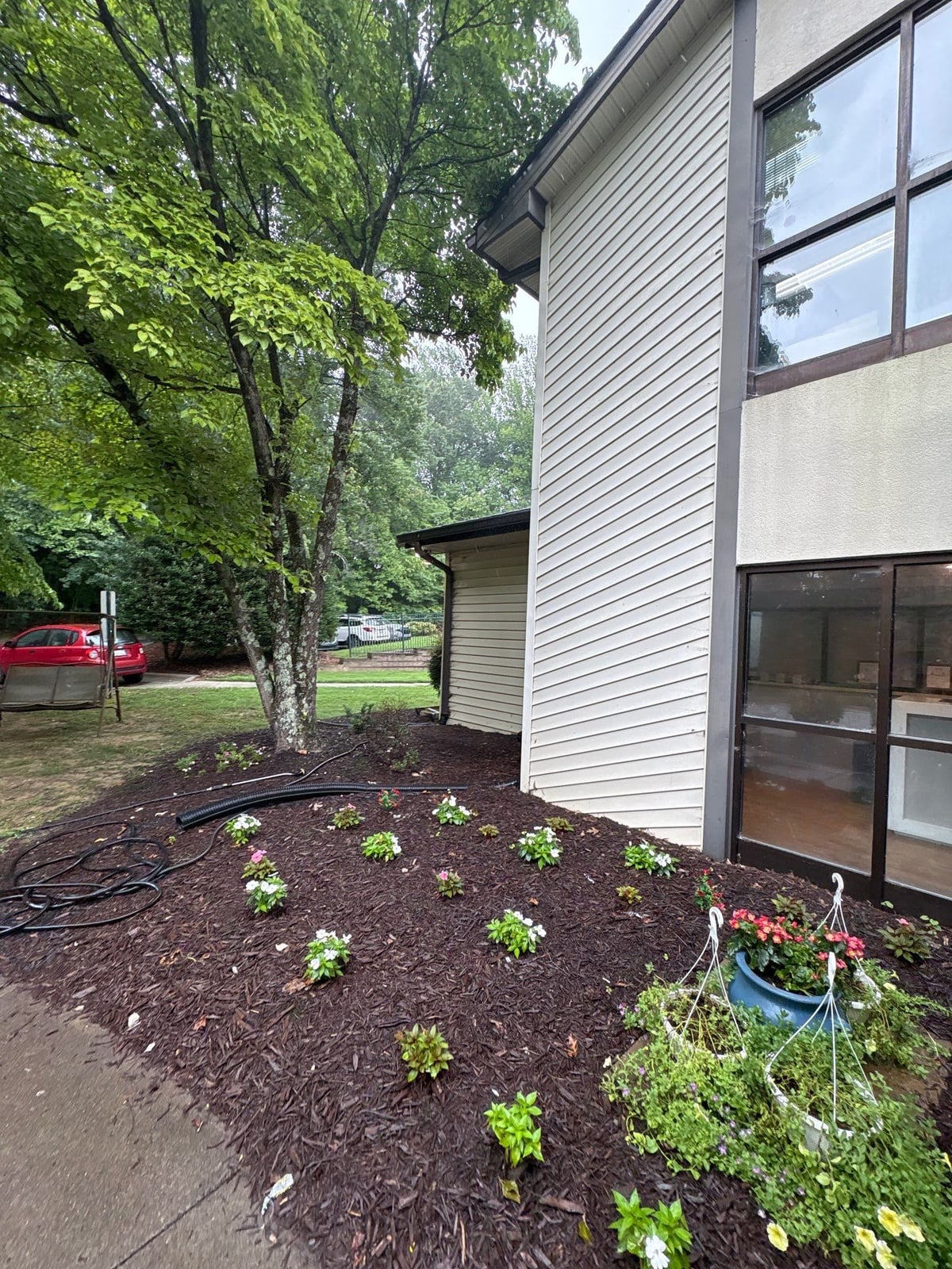 Exterior building washing and cleaning of siding and entryway