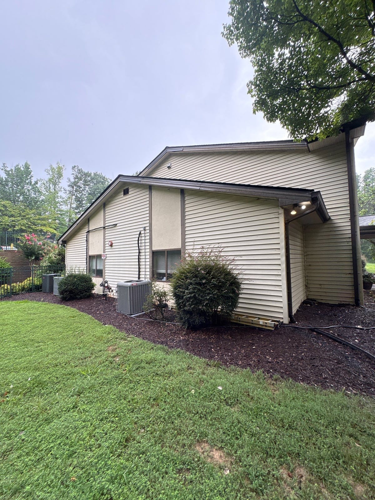 Exterior building washing and cleaning of siding and entryway
