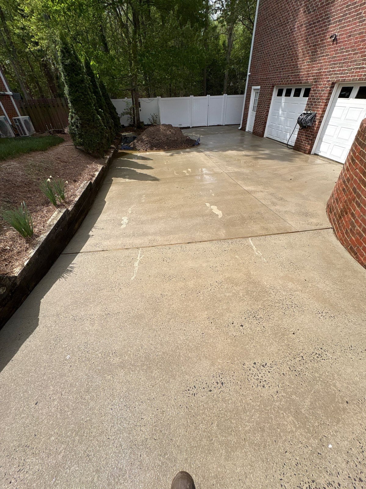 Driveway pressure washing and cleaning of concrete surfaces