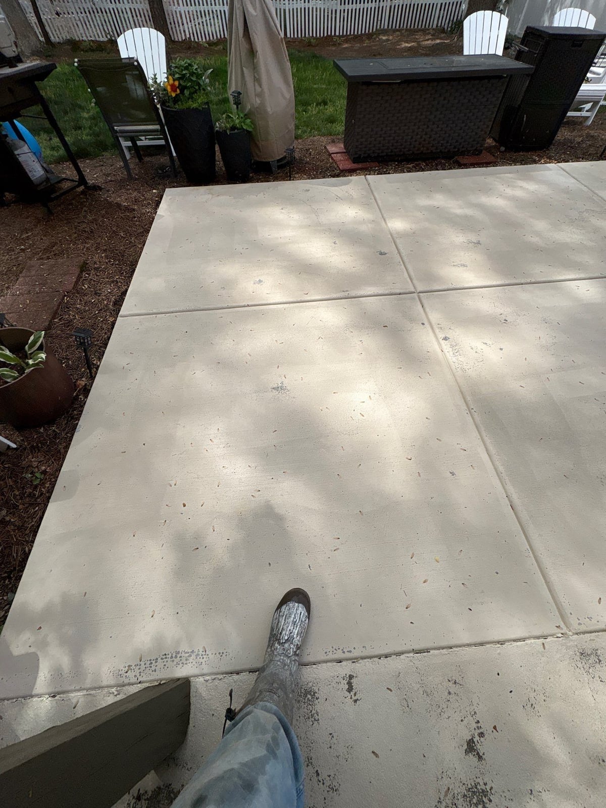Driveway pressure washing and cleaning of concrete surfaces