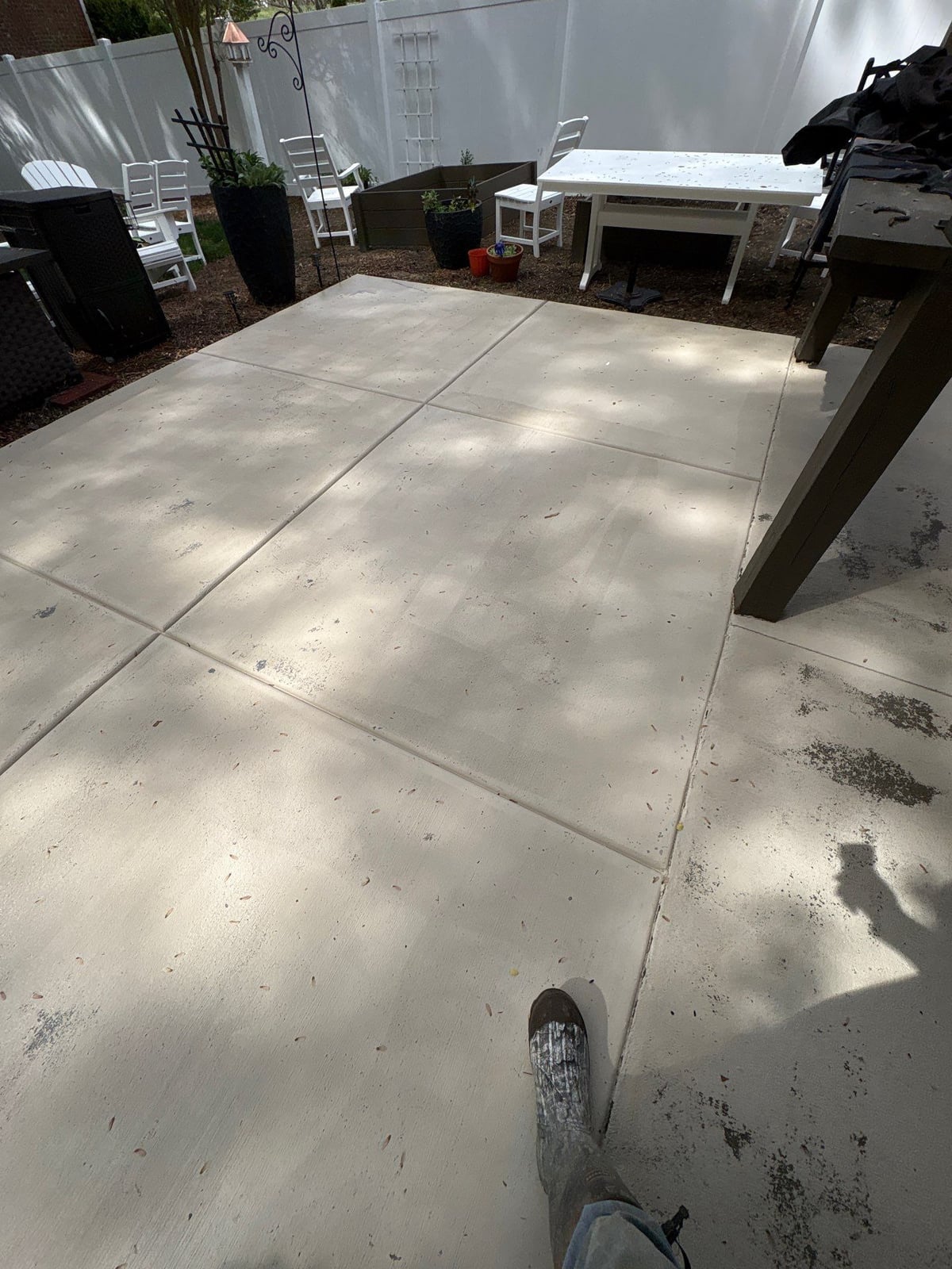 Driveway pressure washing and cleaning of concrete surfaces