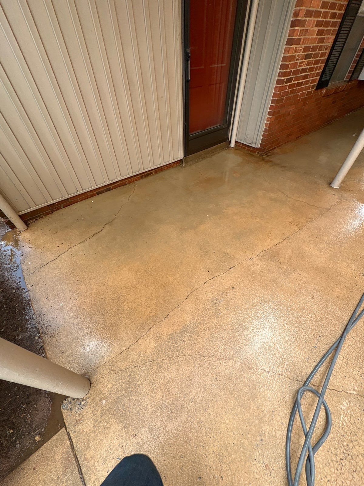 Concrete walkway power washing and exterior surface cleaning