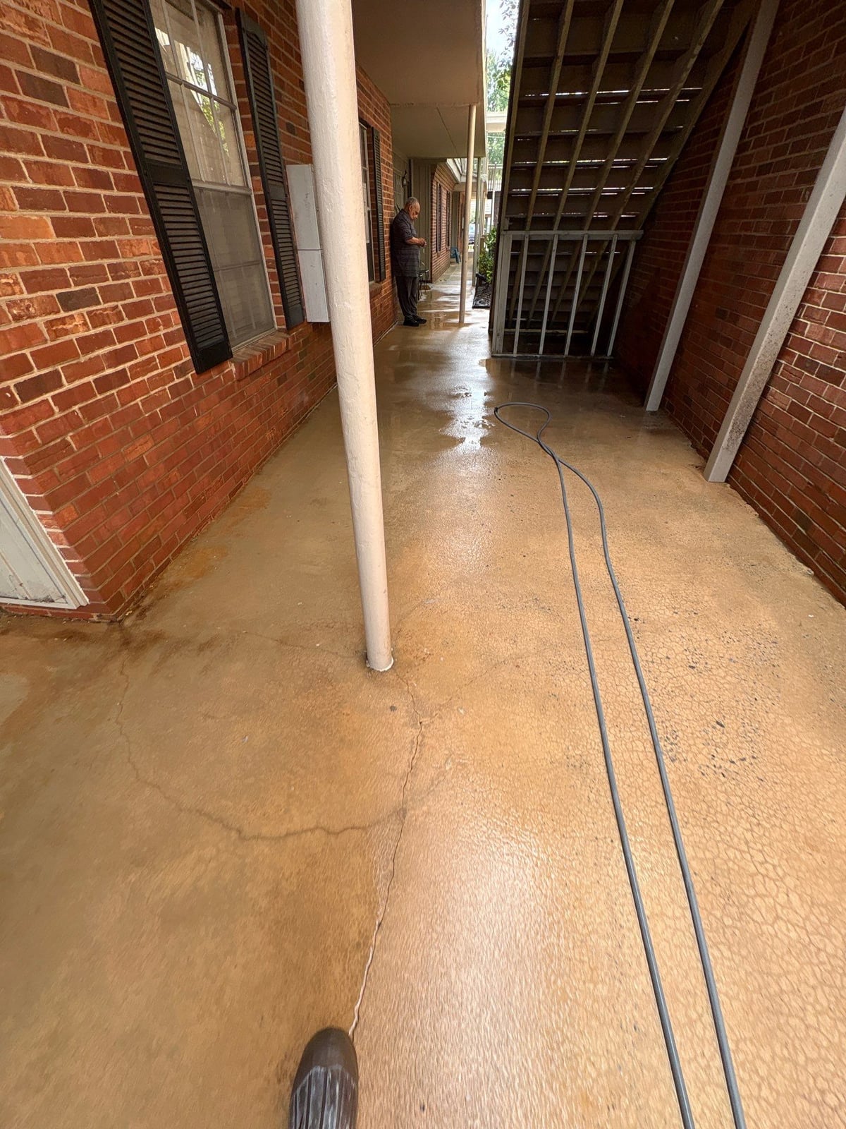 Concrete walkway power washing and exterior surface cleaning