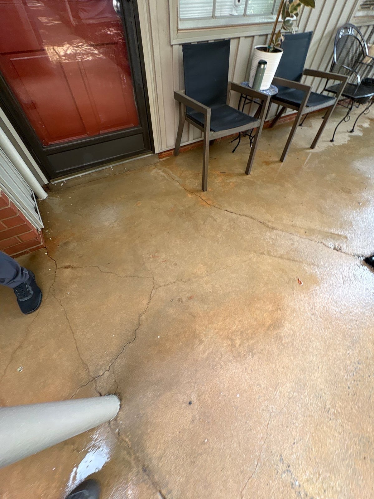 Concrete walkway power washing and exterior surface cleaning