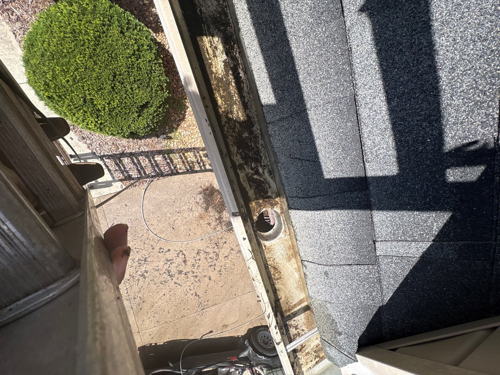 Residential roof gutter cleaning and debris removal