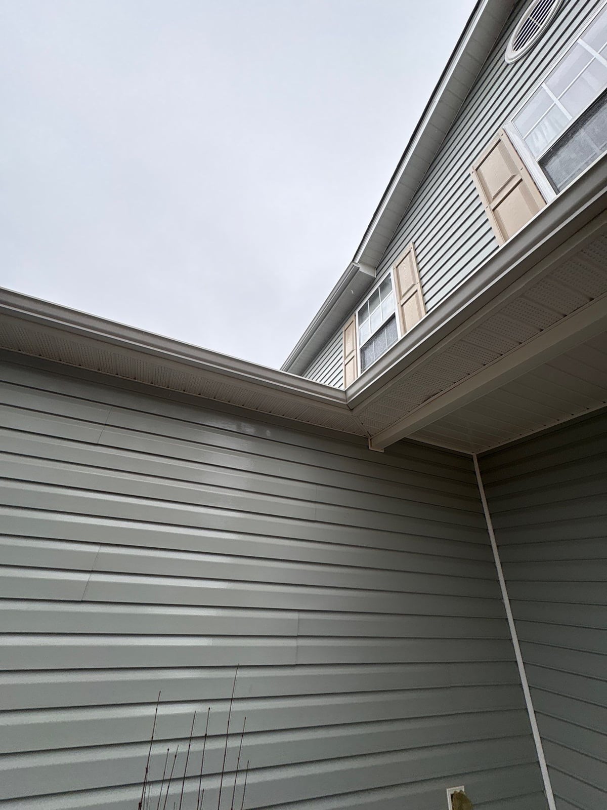 Exterior house washing and concrete driveway pressure cleaning