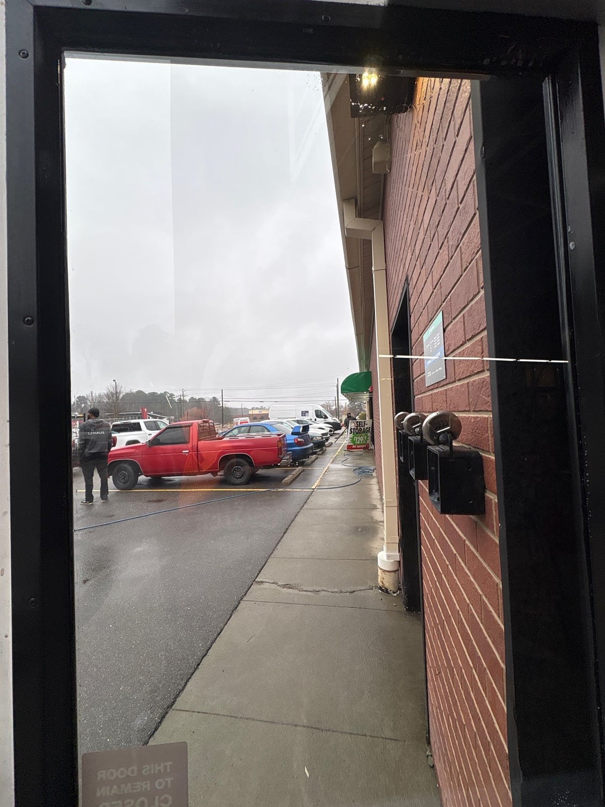 Interior and exterior commercial glass door and window cleaning