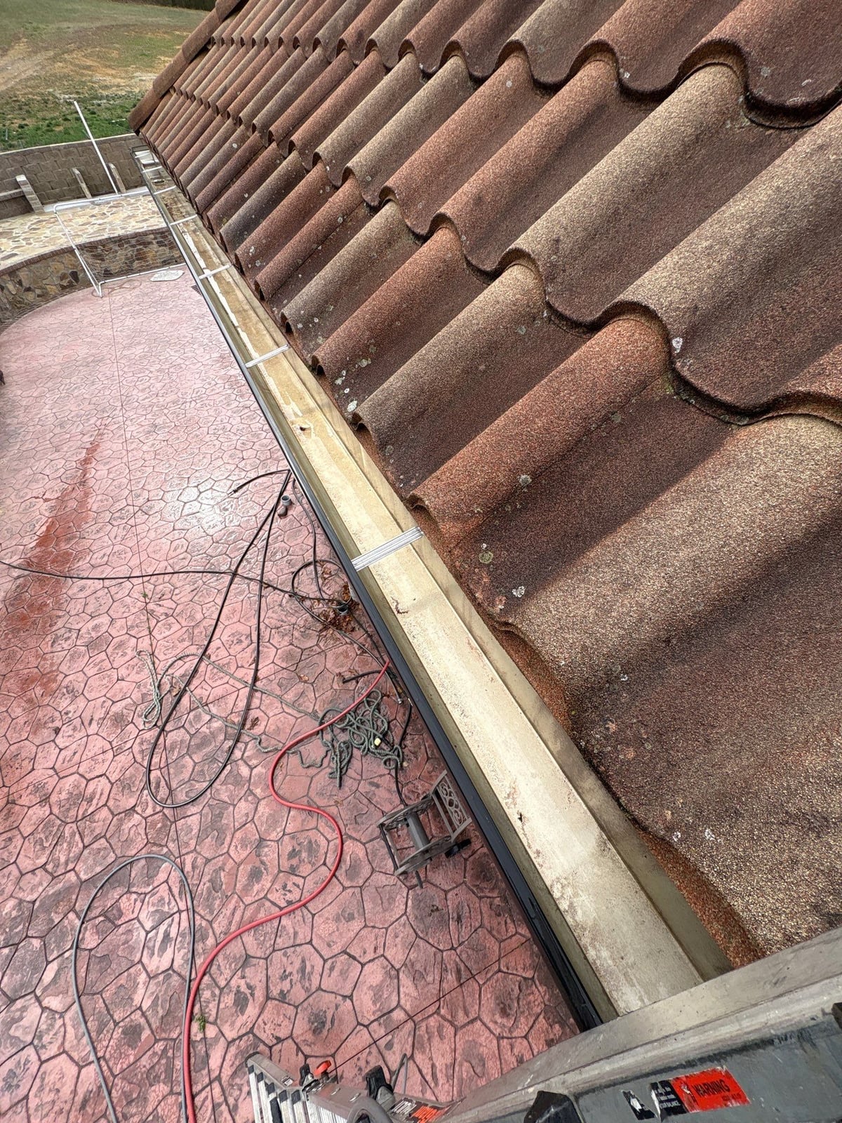 Exterior gutter cleaning and residential window washing services