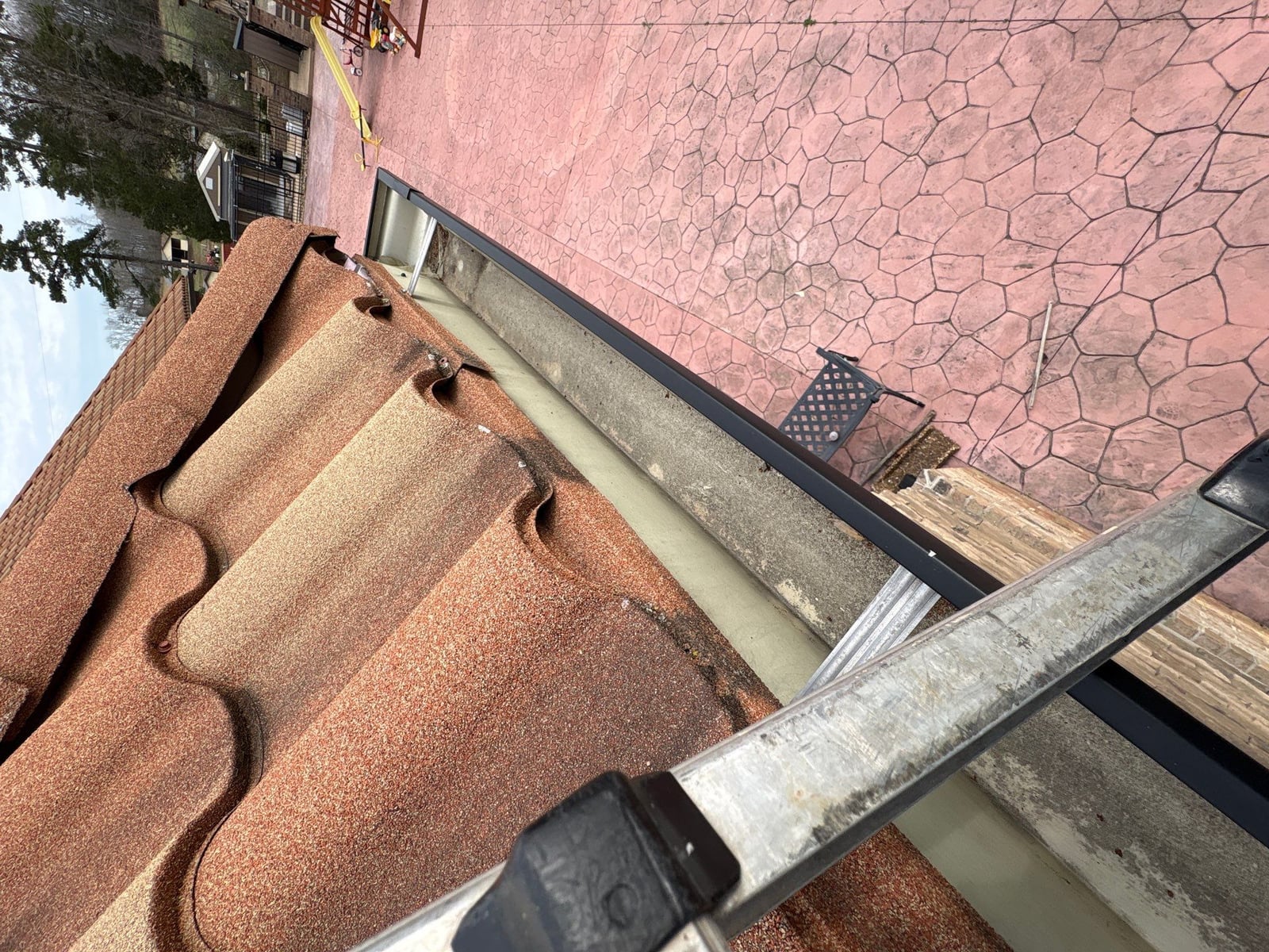 Exterior gutter cleaning and residential window washing services