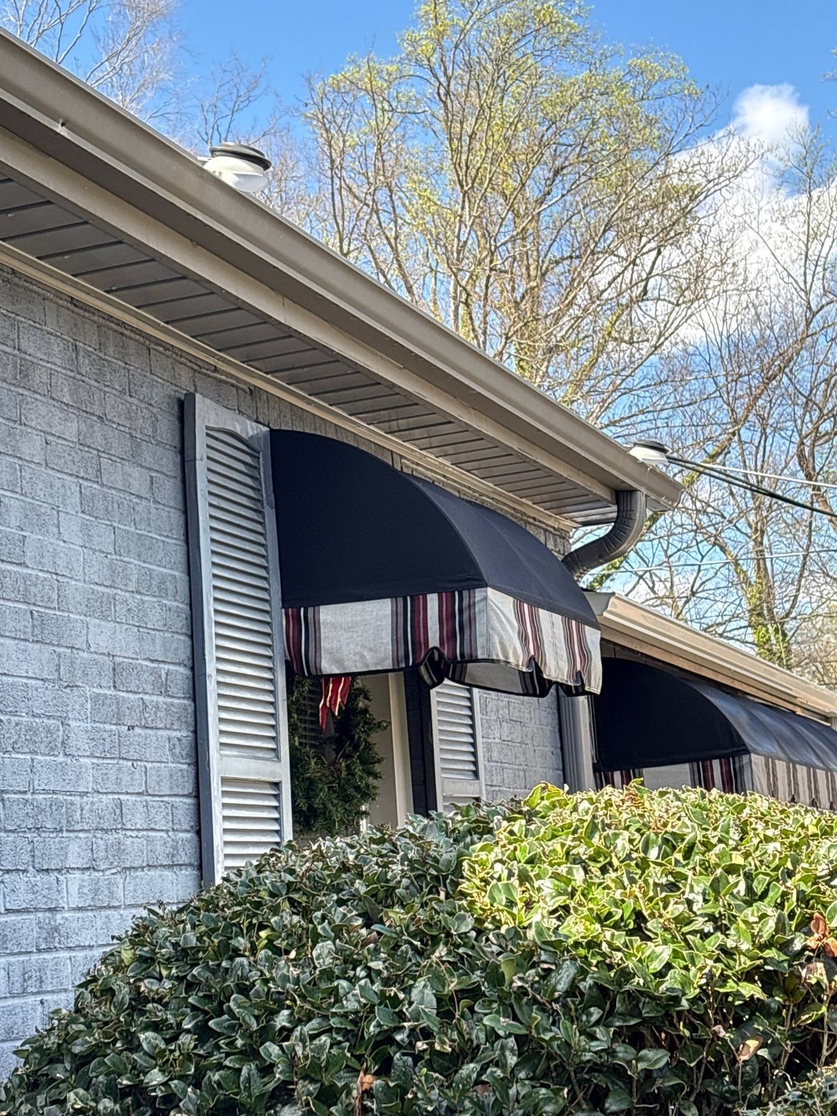 House washing and pressure washing front walkway and fence